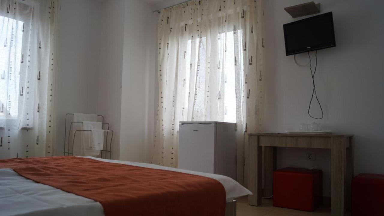 Hotel Bourbon Vama Veche Buitenkant foto