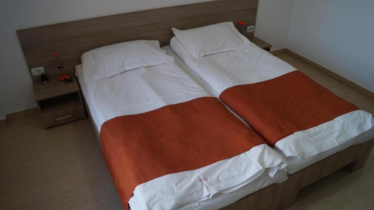 Hotel Bourbon Vama Veche Buitenkant foto